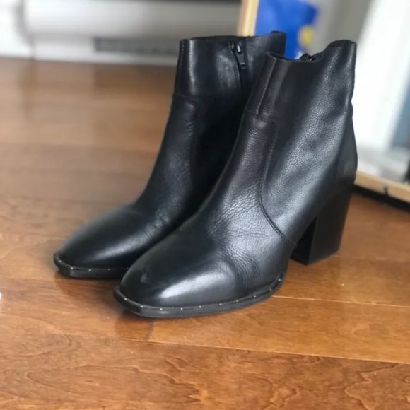 Black Boot - Picture 2 of 3
